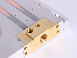 منفذ لوحة التبريد السائلة