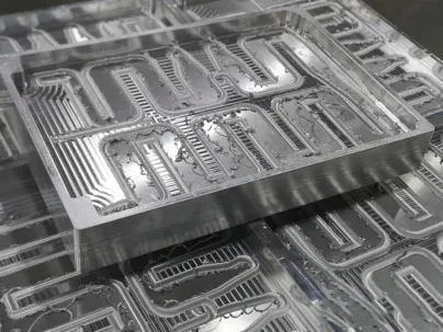 تصنيع الألواح المبردة بالماء