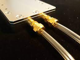 لوحة باردة سائلة مع أنابيب المياه