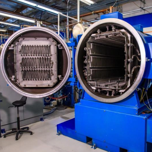 اللحام بالفراغ الرئيسي لإدارة حرارية فائقة: دليلك الأساسي