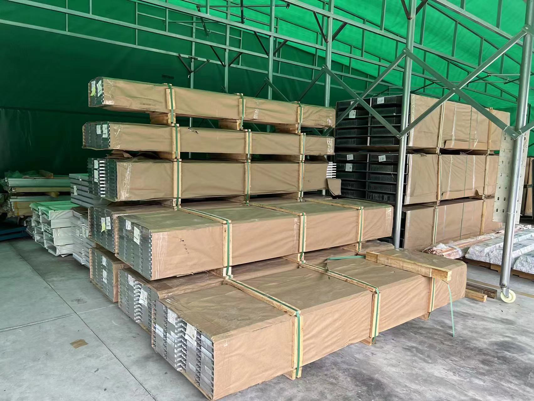 يوفر Winshare Thermal High Power Energy Storage Skived Fin Heap Tipe بالارتداد الحراري المتفوق لأنظمة تخزين الطاقة. دمج تقنية الزعنفة المتقدمة المتقدمة مع أنابيب الحرارة النحاسية عالية الكفاءة ، يضمن هذا الحار الحراري الإدارة الحرارية المثلى ، وتعزيز موثوقية النظام والأداء في تطبيقات مضغوطة وعالية الطاقة.