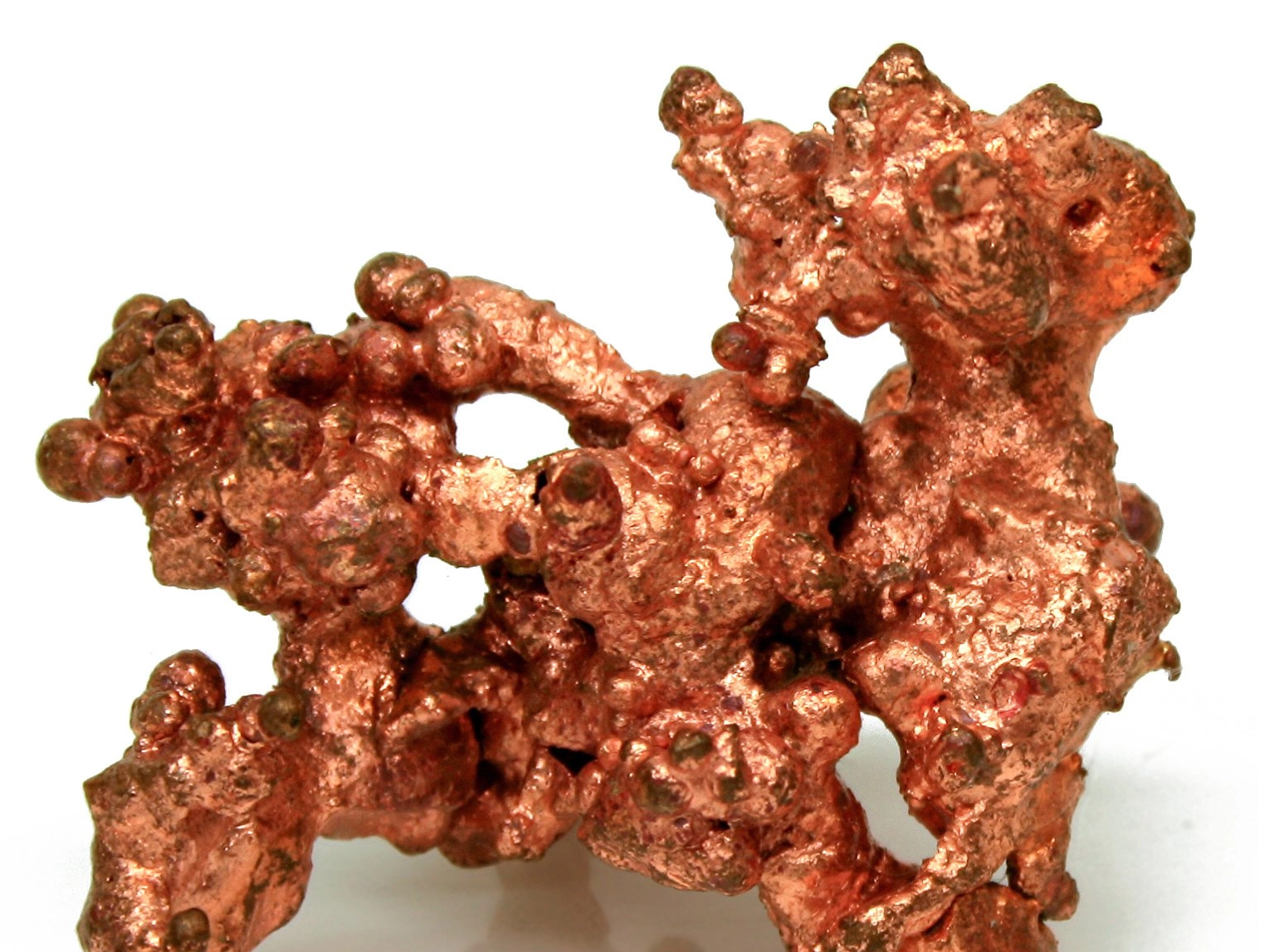 النحاس أم الألومنيوم؟ العثور على المكان المناسب للتكلفة والأداء في عام 2025