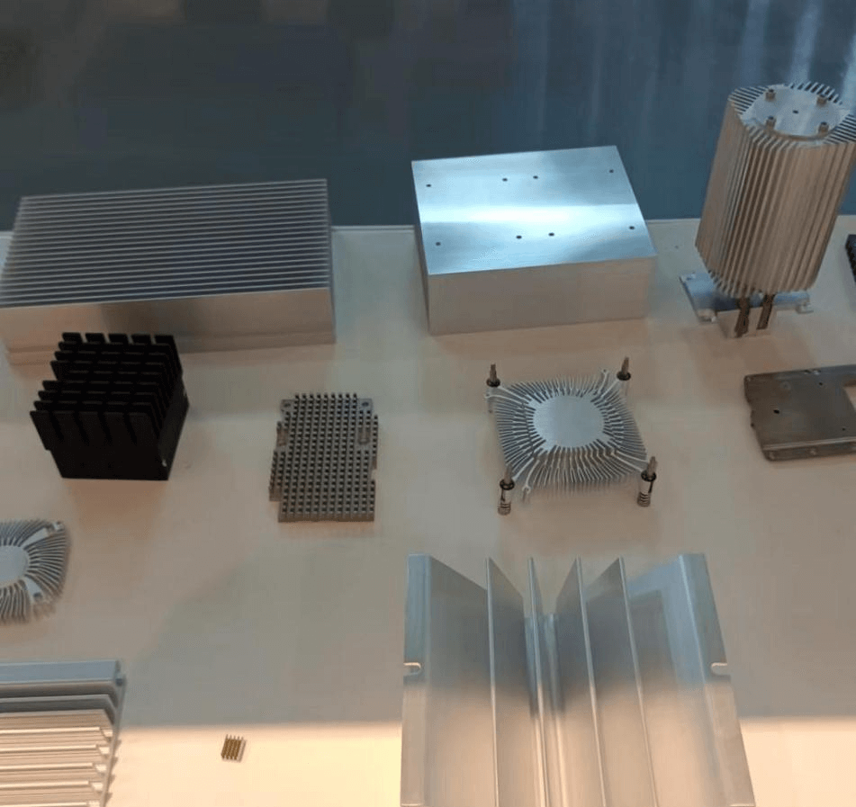 مشعات الألومنيوم المخصصة